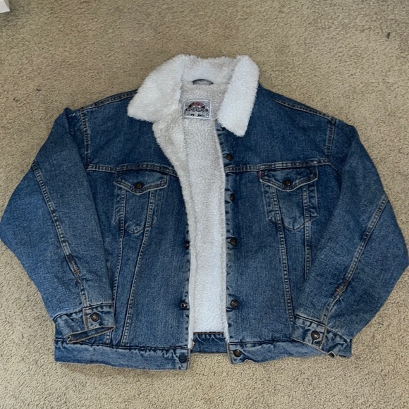 LEVI’S VINTAGE Denim Jacket with Sherpa interior - Picture 1 of 4